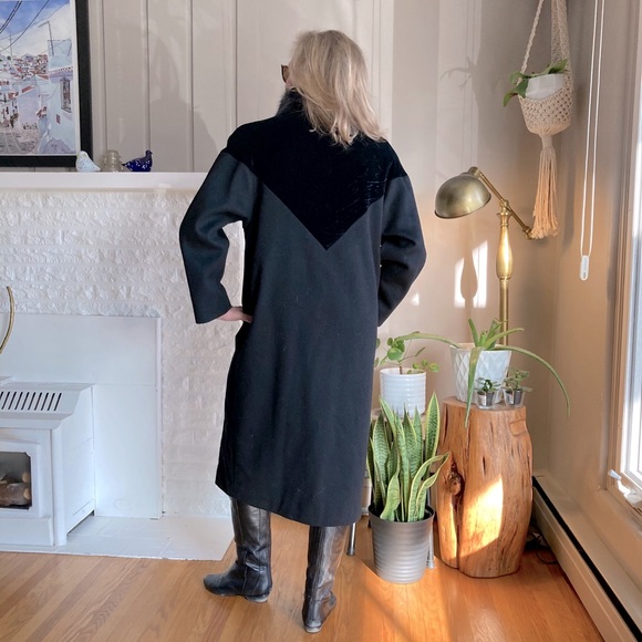 Gorgeous & Classic Vintage Wool Coat With Genuine Fur Collar - Picture 5 of 14